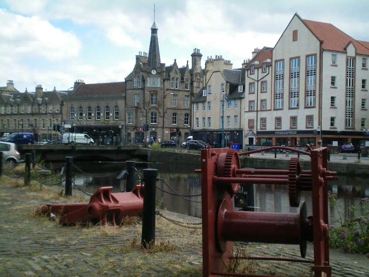 20/5 Timber Bush Apartment Edinburgh